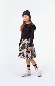 Ruffles & flowers