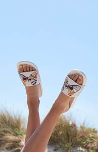 Flying feet