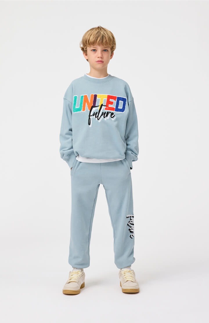 Mar - Misty Blue - Blue sweatshirt with embroidery for