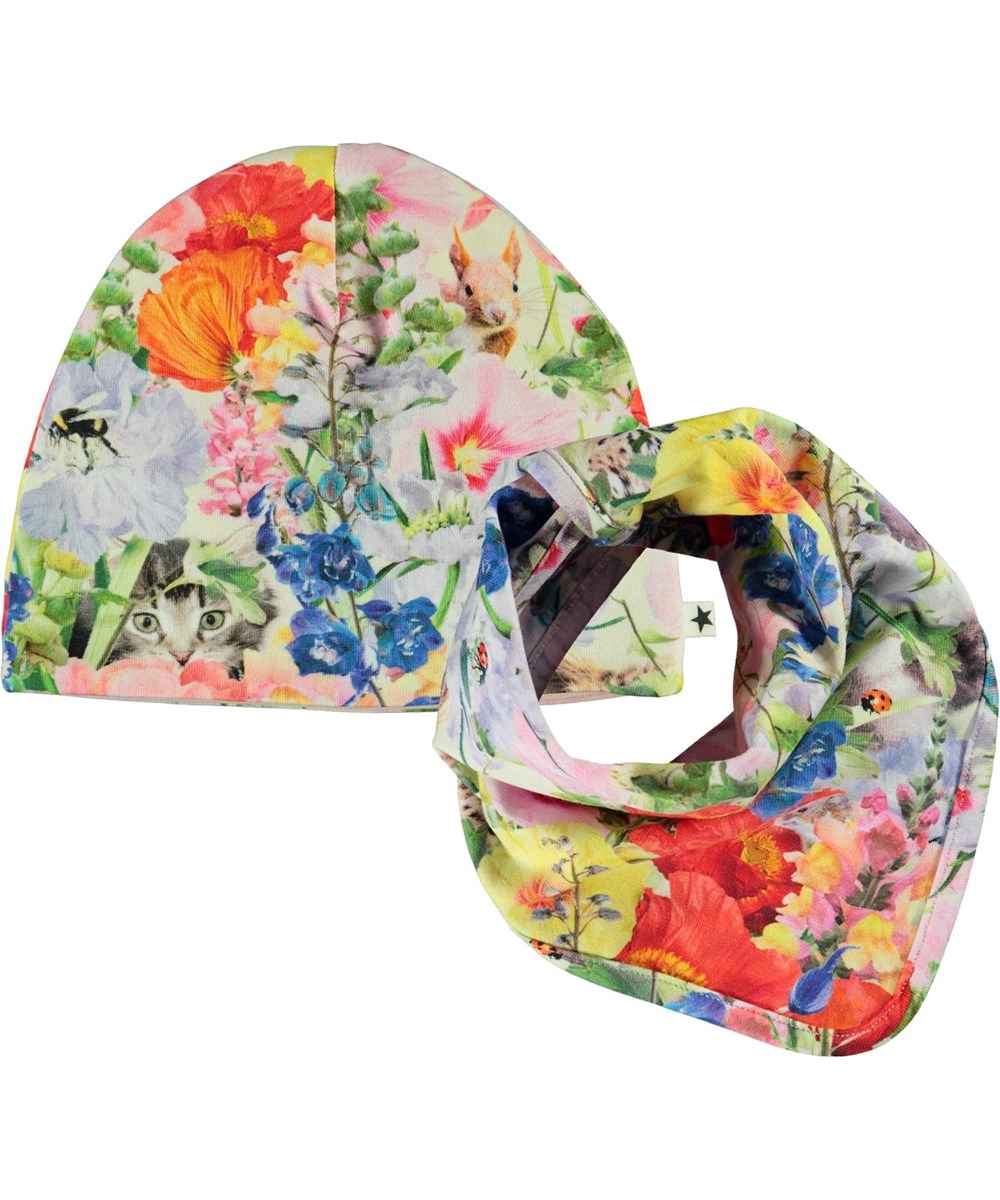 Noon Bib and Hat Set - Hide And Seek - Babymössa och hakklapp med blommor