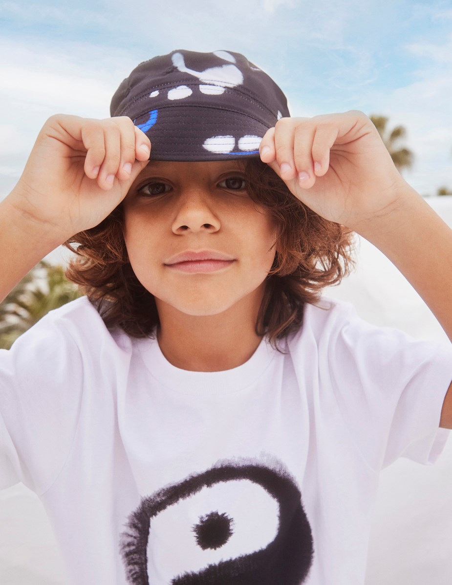 Niks - Blue Signs - Svart buckethatt med glada emojis, peacetecken och yin-yang symboler.