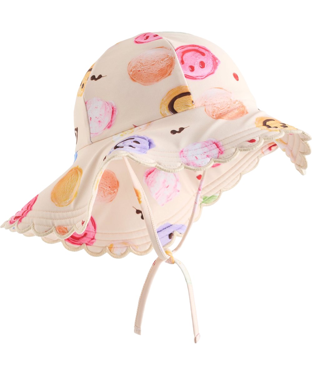 Nuka - Smile Scoops - Krämfärgad stretchbar solhatt med glassmönster för barn i återvunnen polyester med UV-skydd 50+.