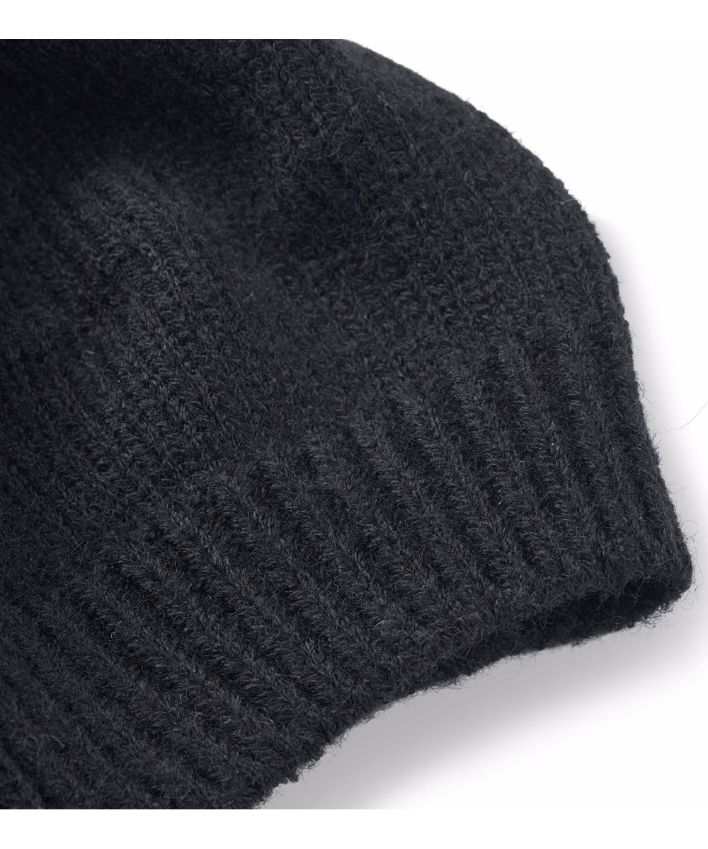 Kaylee - Black - Fin svart alpin hatt eller basker i återvunnen polyester för barn.