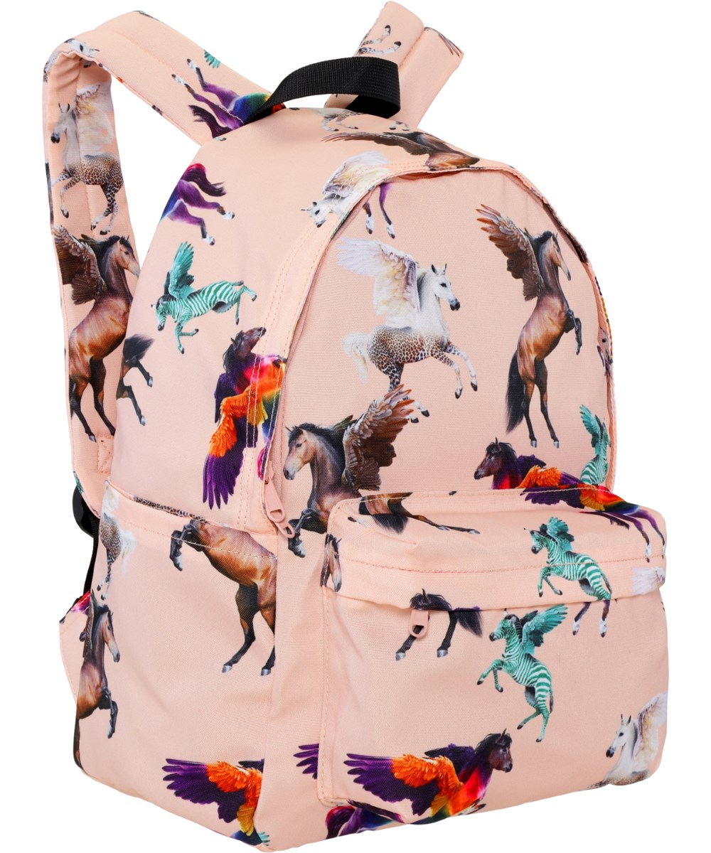 Backpack Mio - Flying Pegasus - Rymlig rosa ryggsäck med Pegasus-tryck och flera fickor.