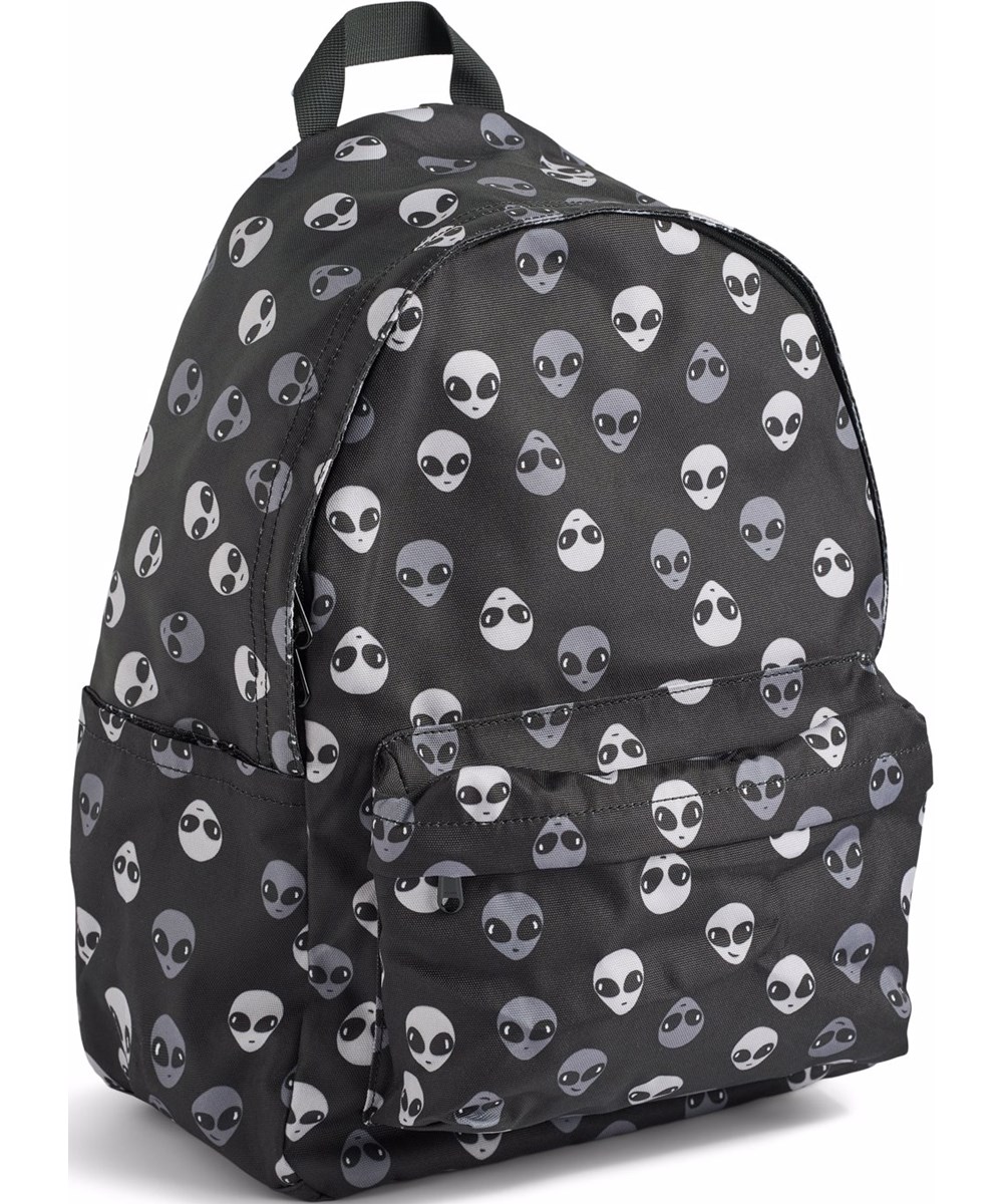 Backpack Mio - Friendly Being - Svart ryggsäck för barn med tryck av gråa utomjordingar.