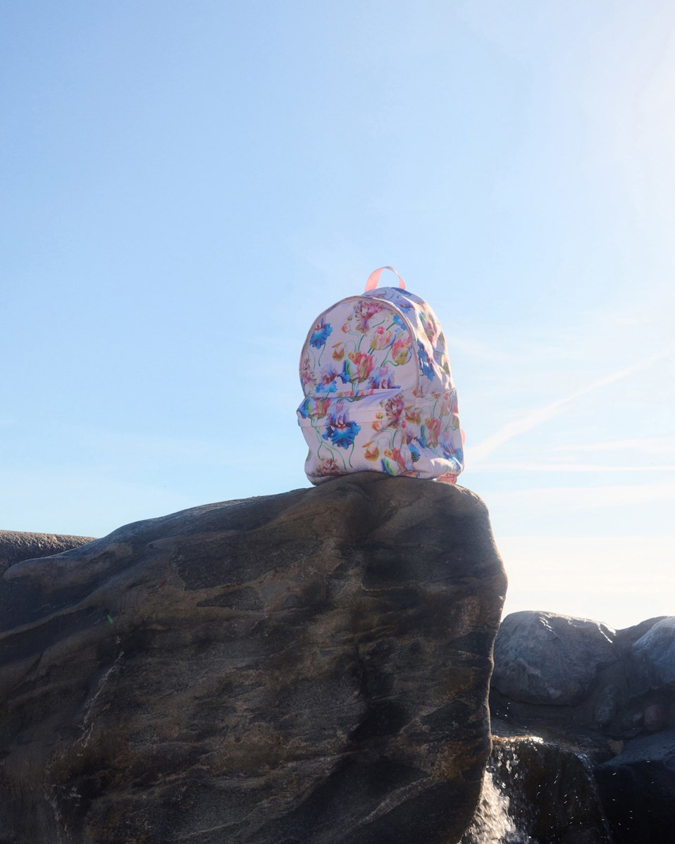 Backpack Mio - Tulip Pink - Rosa skolryggsäck med blommigt tryck för barn.