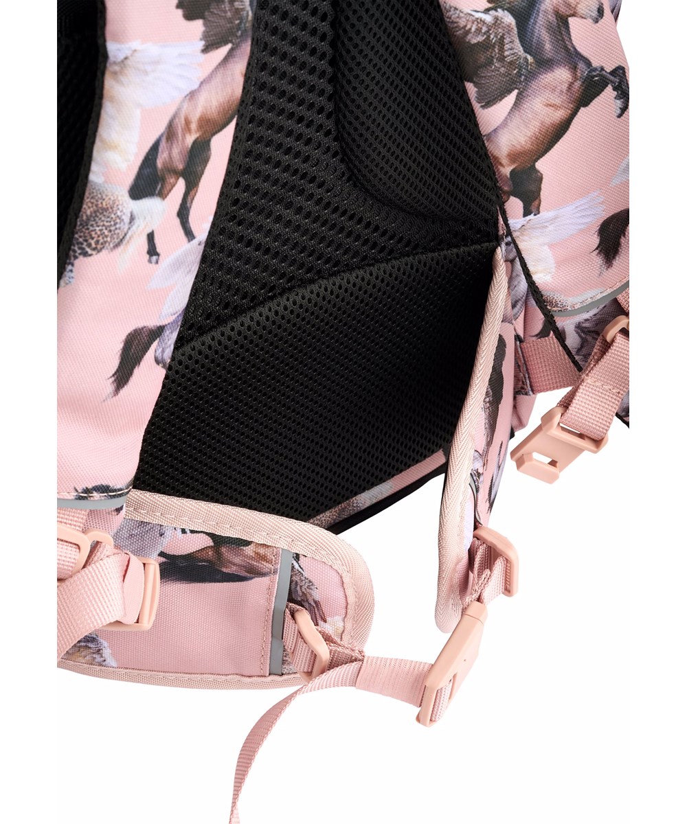 Backpack School - Pegasus - Rosa skolväska med tryck av flygande pegasus i slitstark polyester med vattenavvisande yta
