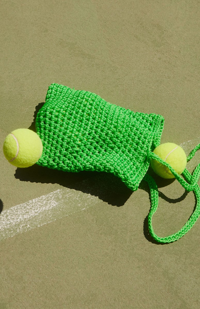 Crochet Bag - Classic Green - Liten, grön axelväska, virkad av robust polyestergarn. Väskan är ofodrad och har en öppen topp med axelrem.