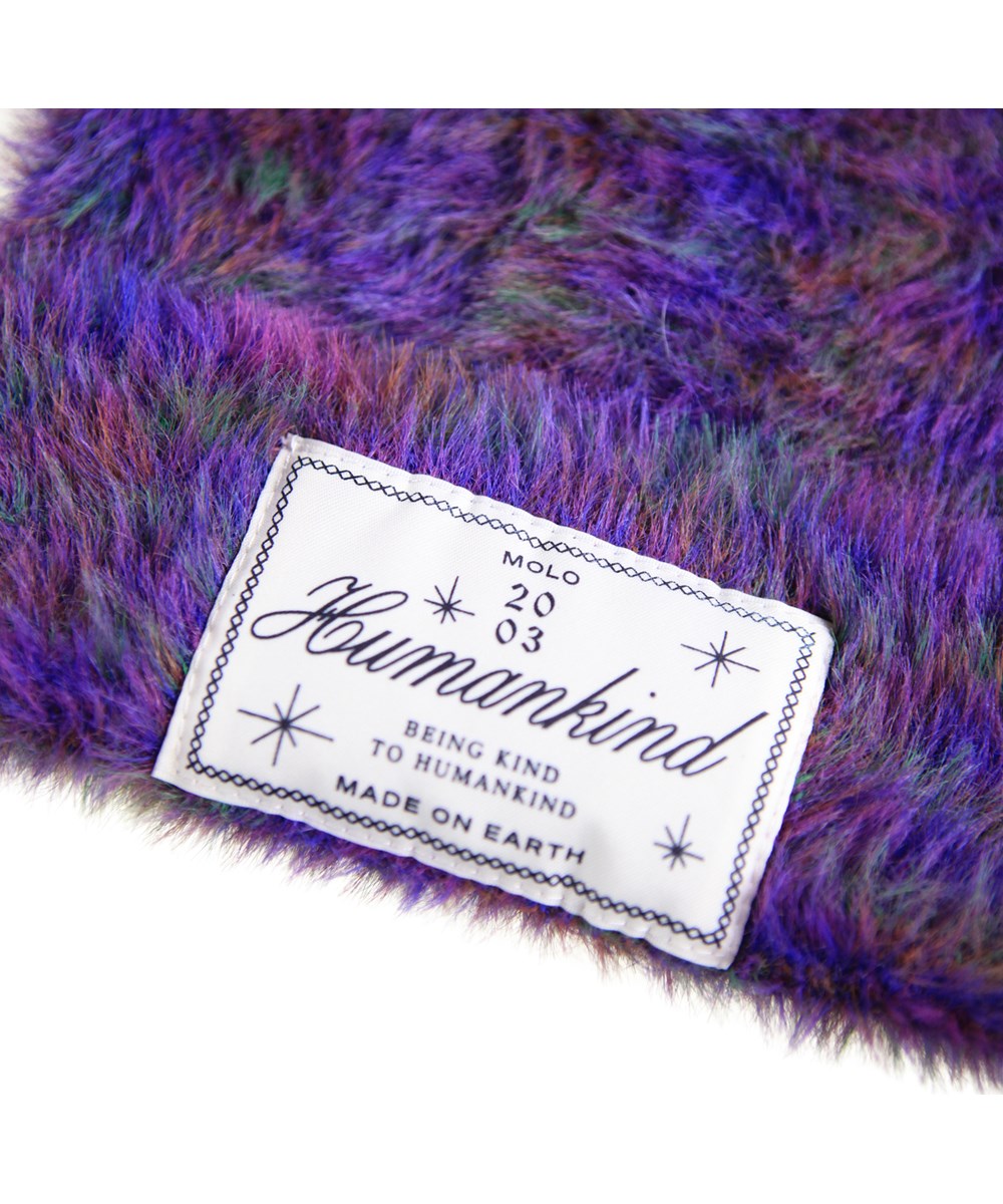 Kaia - Purple Mix - Paarse pluizige kindermuts gemaakt met veelkleurige garen.