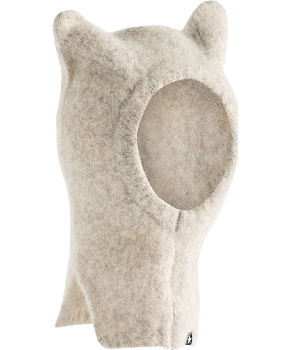 Kallan - Soft Beige - Lichte beige bivakmuts voor kinderen in een wolmix met schattige oortjes.