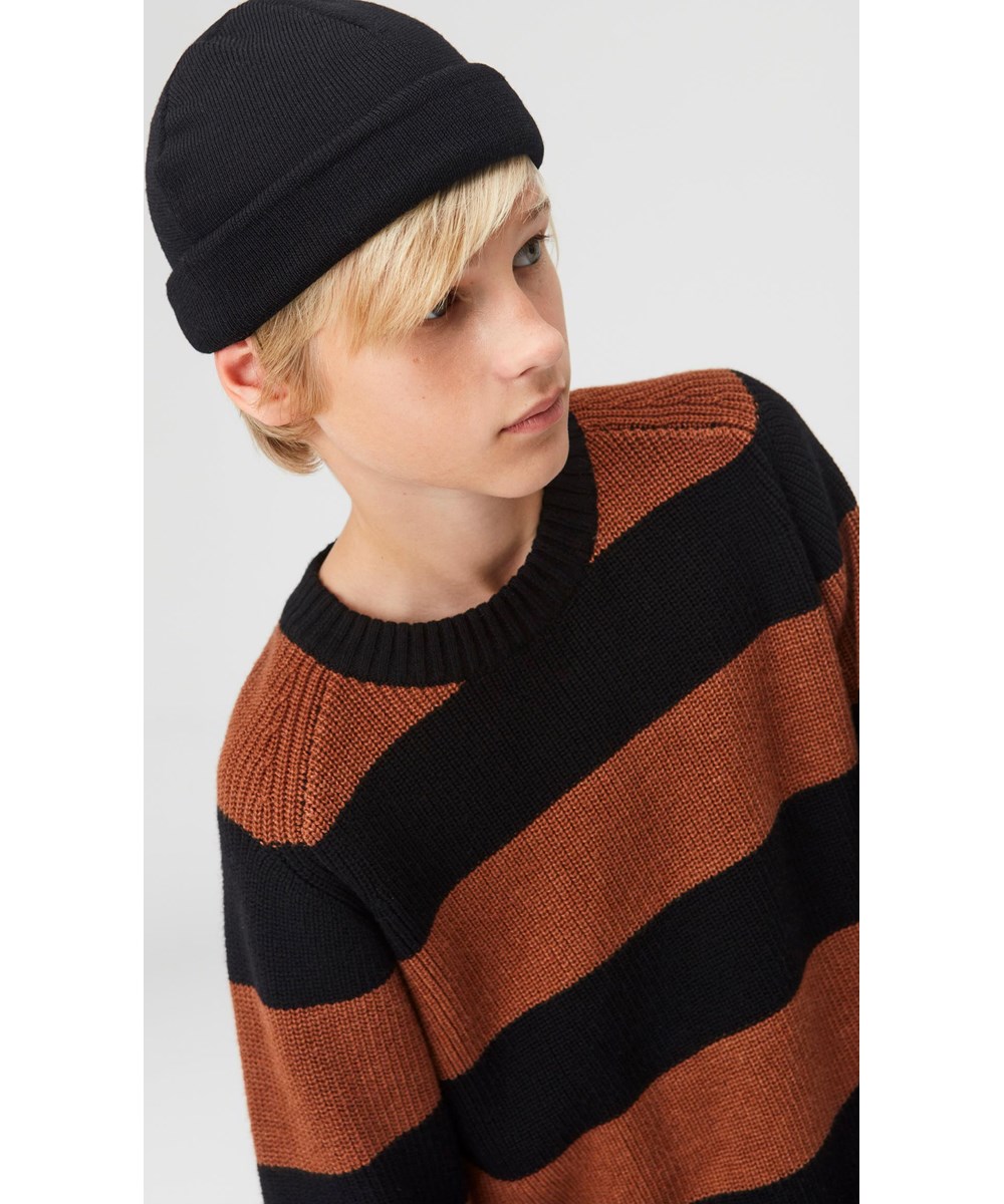 Keilo - Black - Zwarte muts met omslag in merino wol