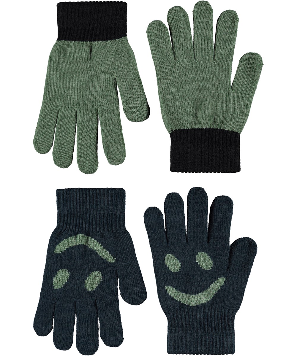 Kello - Night Navy - Duo pak gebreide kinderhandschoenen. Het ene paar is groen en zwart en het andere paar is donkergroen met een lichtgroen lachend gezicht.