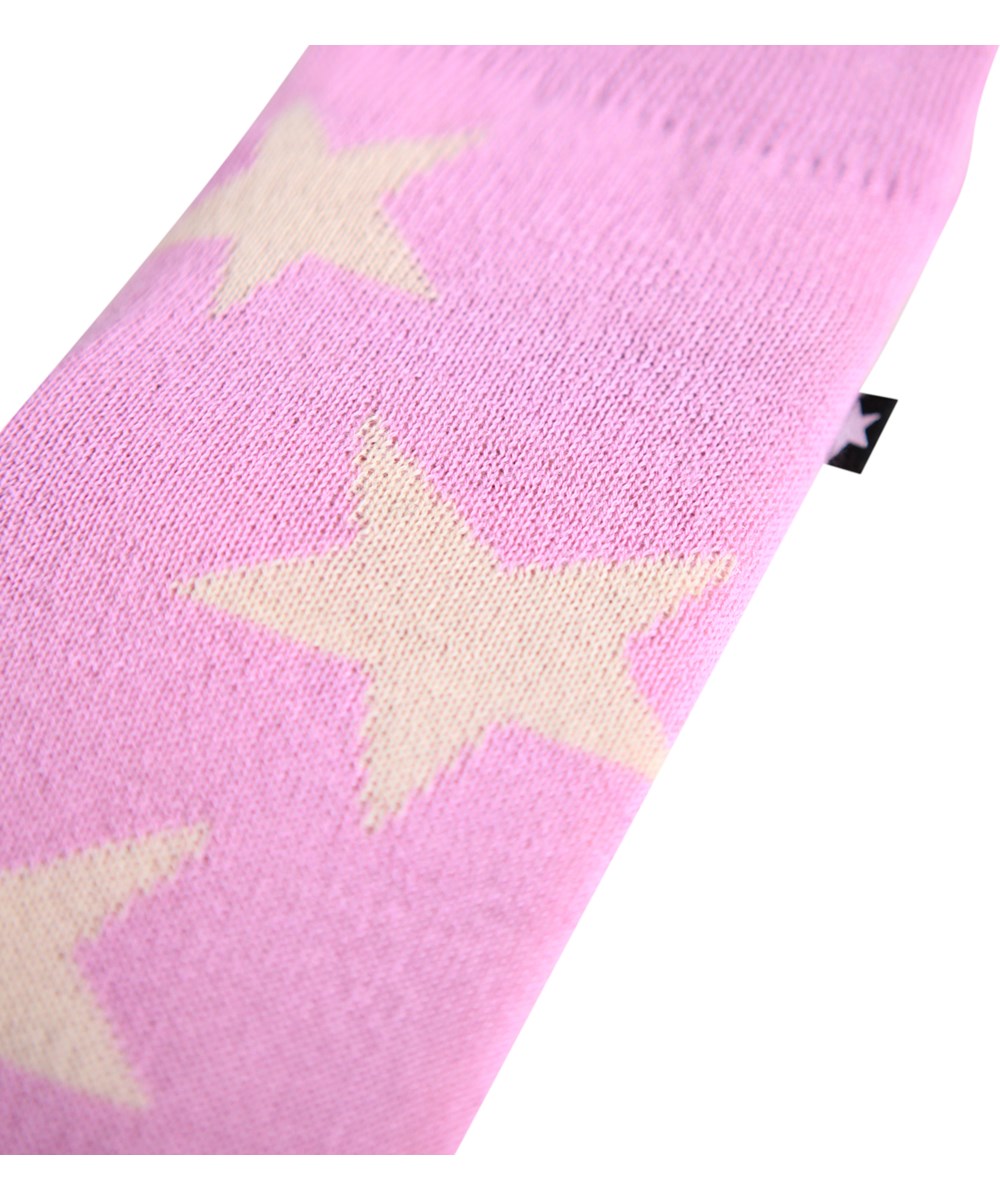 Snowfall - Purple Ray - Roze gebreide kinderwanten met crèmekleurige sterren.