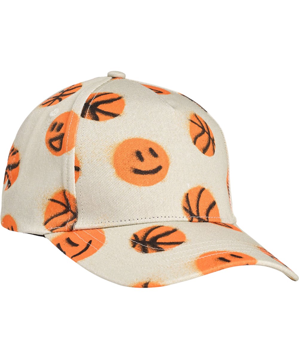 Big Shadow - Fun Play - Beige pet met oranje basketbalprint voor kinderen.