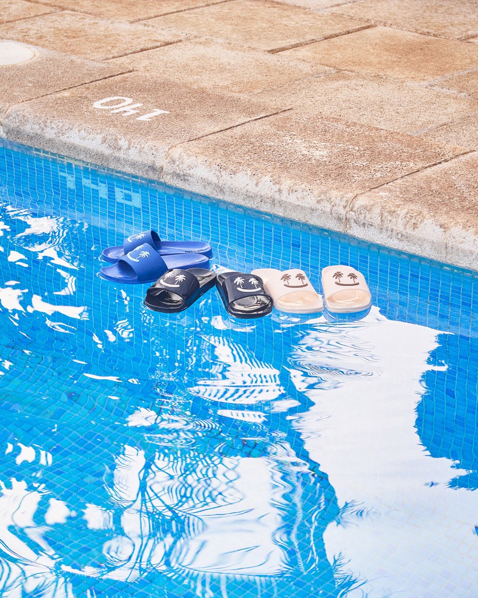 Zhappy - Reef Blue - Blauwe badslippers voor kinderen met brede voetband en voorgevormd voetbed.