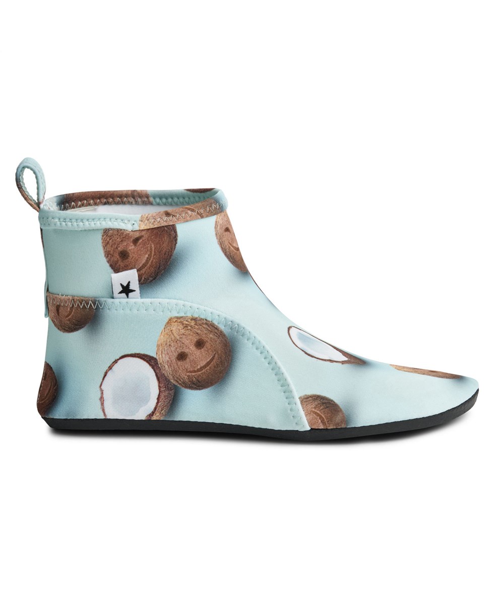 Zimba - Coquitos - Lichtgewicht waterschoenen voor kinderen van gerecycled polyester, die kleine voetjes beschermen tegen scherpe schelpen en kiezels terwijl ze voor het eerst de zee verkennen.