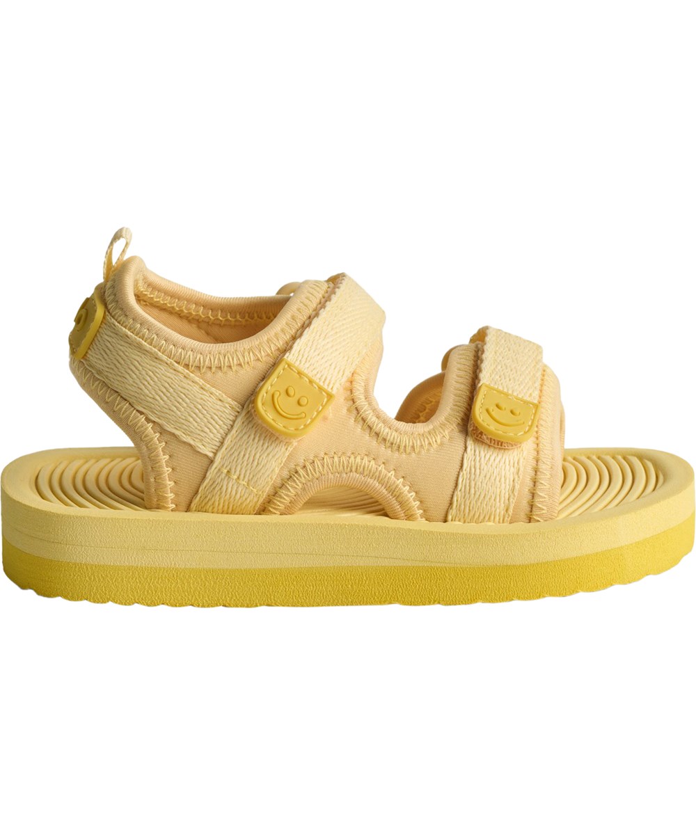 Zola - Banana Light - Gele, sportieve sandalen voor kinderen met een zachte foamzool en klittenbandsluiting.
