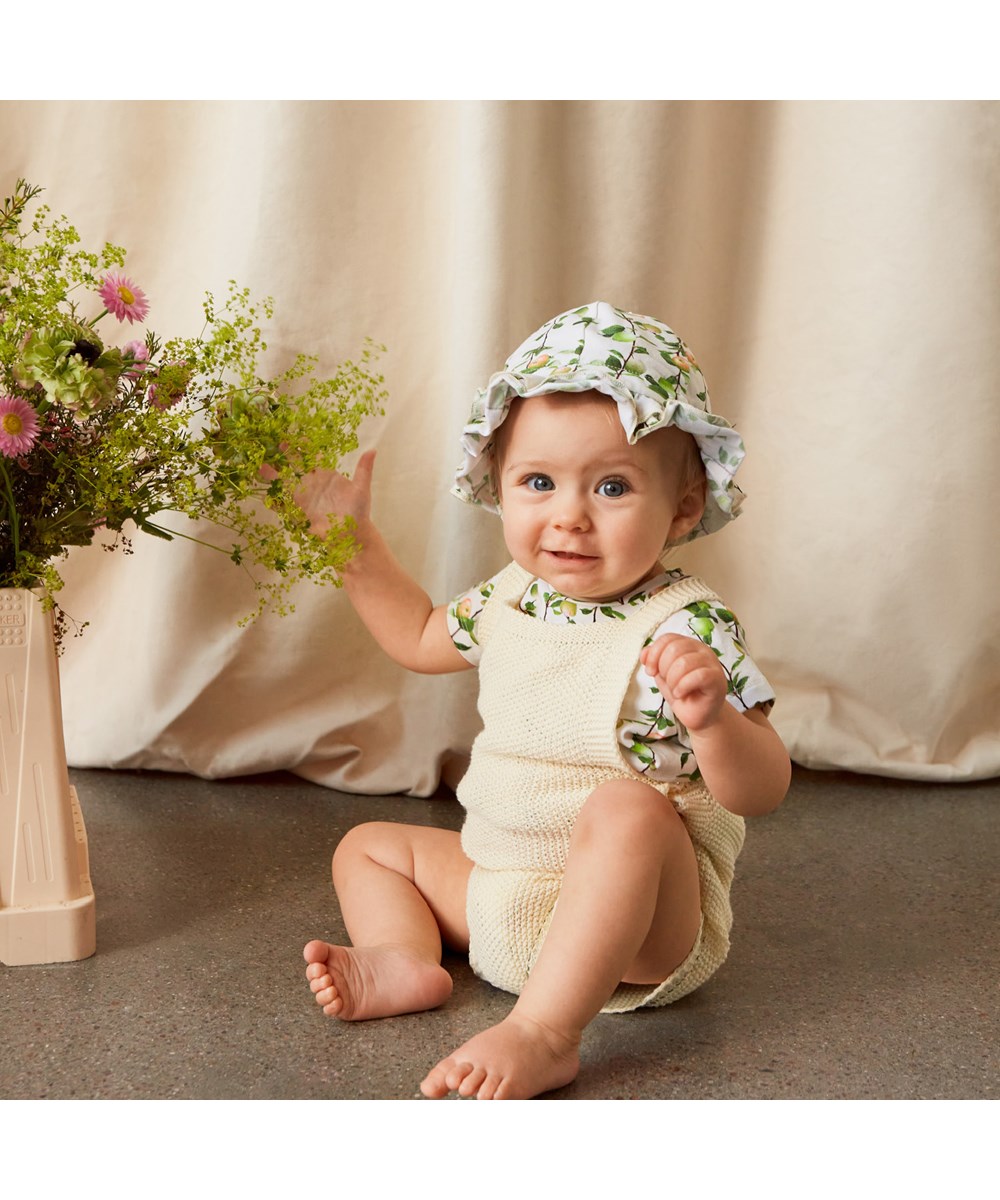 Nizana - Apples Mini - White organic baby hat with apple print