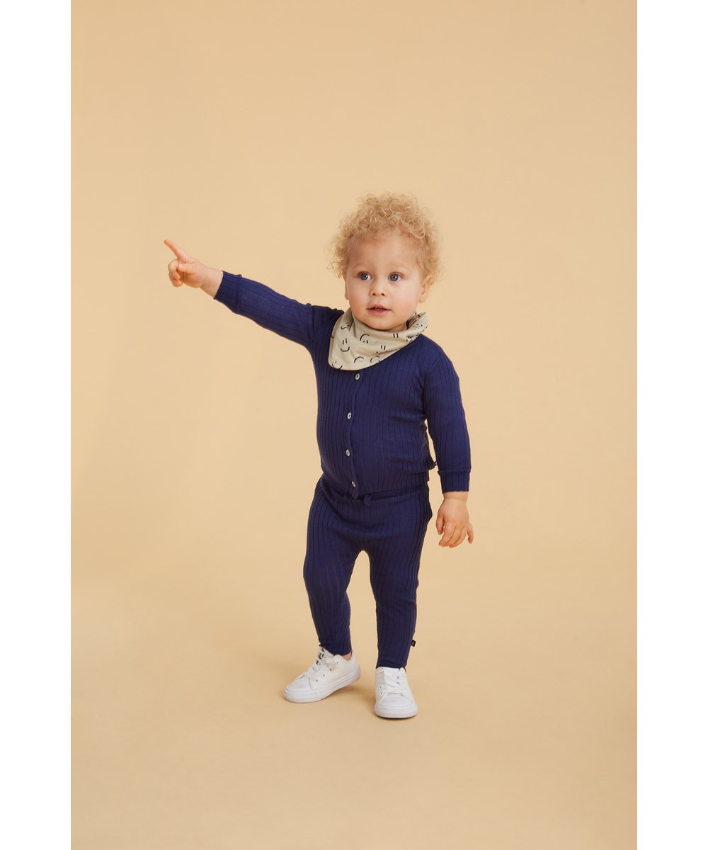 Noe Hat and Bib Set - Happy Graphic - Light grey organic hat and bib with smiley faces