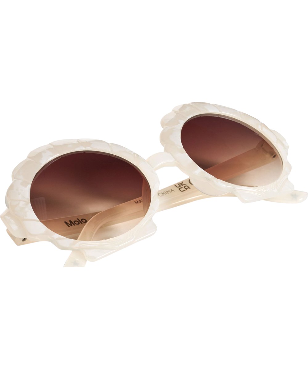 Seashell - Seashell White - Cream-coloured shell-shaped sunglasses for children with tinted lenses and UV protection.