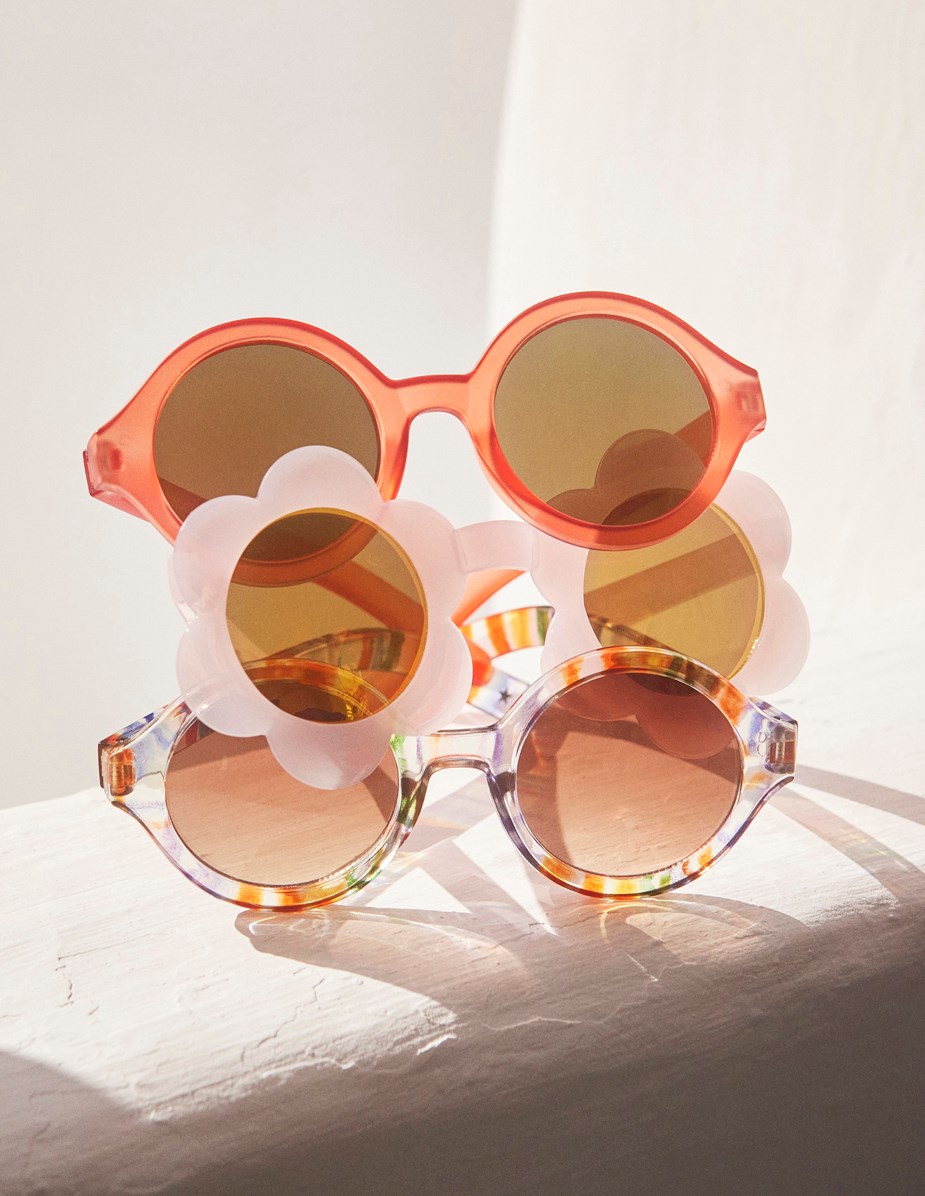 Shelby - Warm Coral - Round, coral coloured sunglasses with mirrored lenses