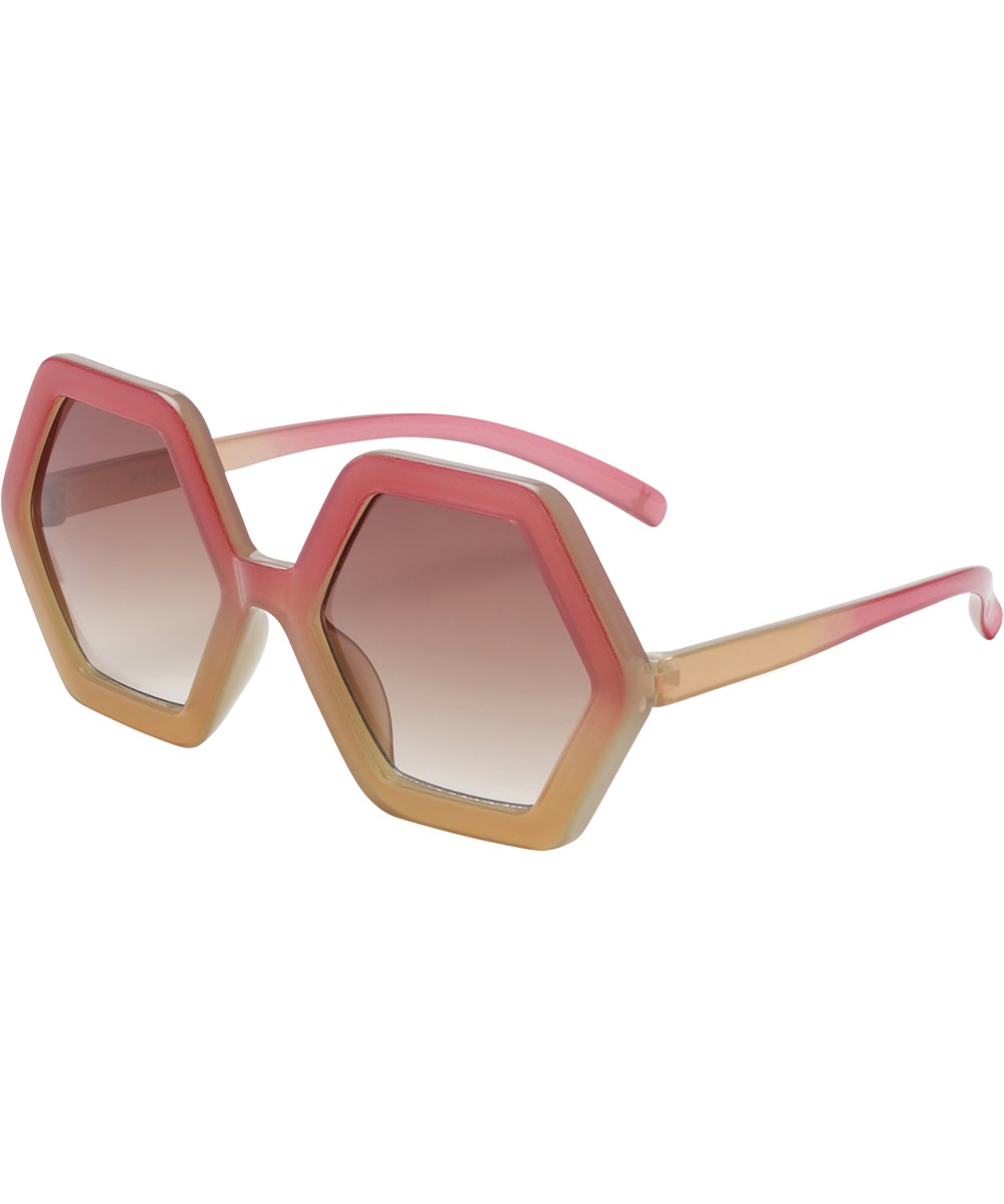 Skyla - Coral Paradise - Hexagon shaped sunglasses in 70's style in coral colour 