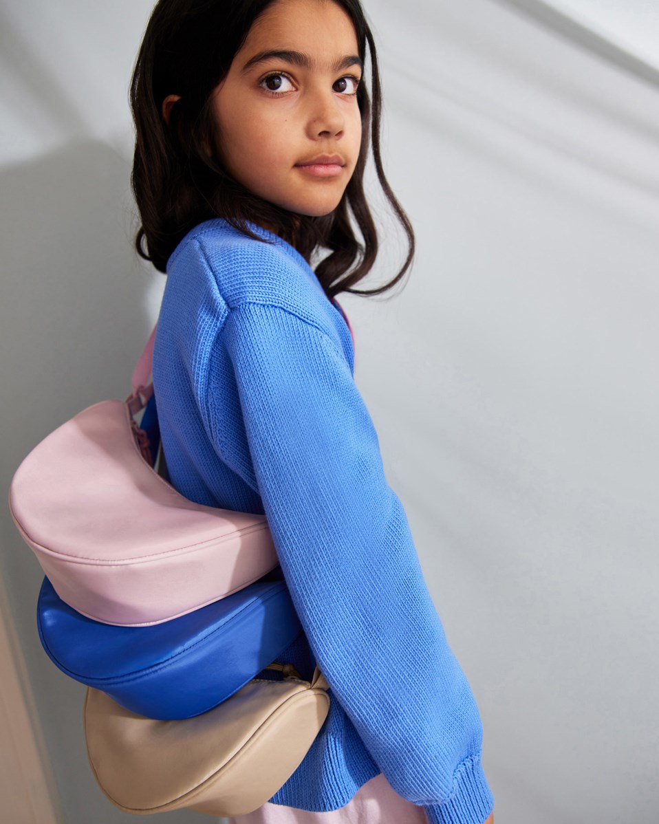 Crescent Bag - Sandy - Sand-coloured bag with a half-moon shape for children.