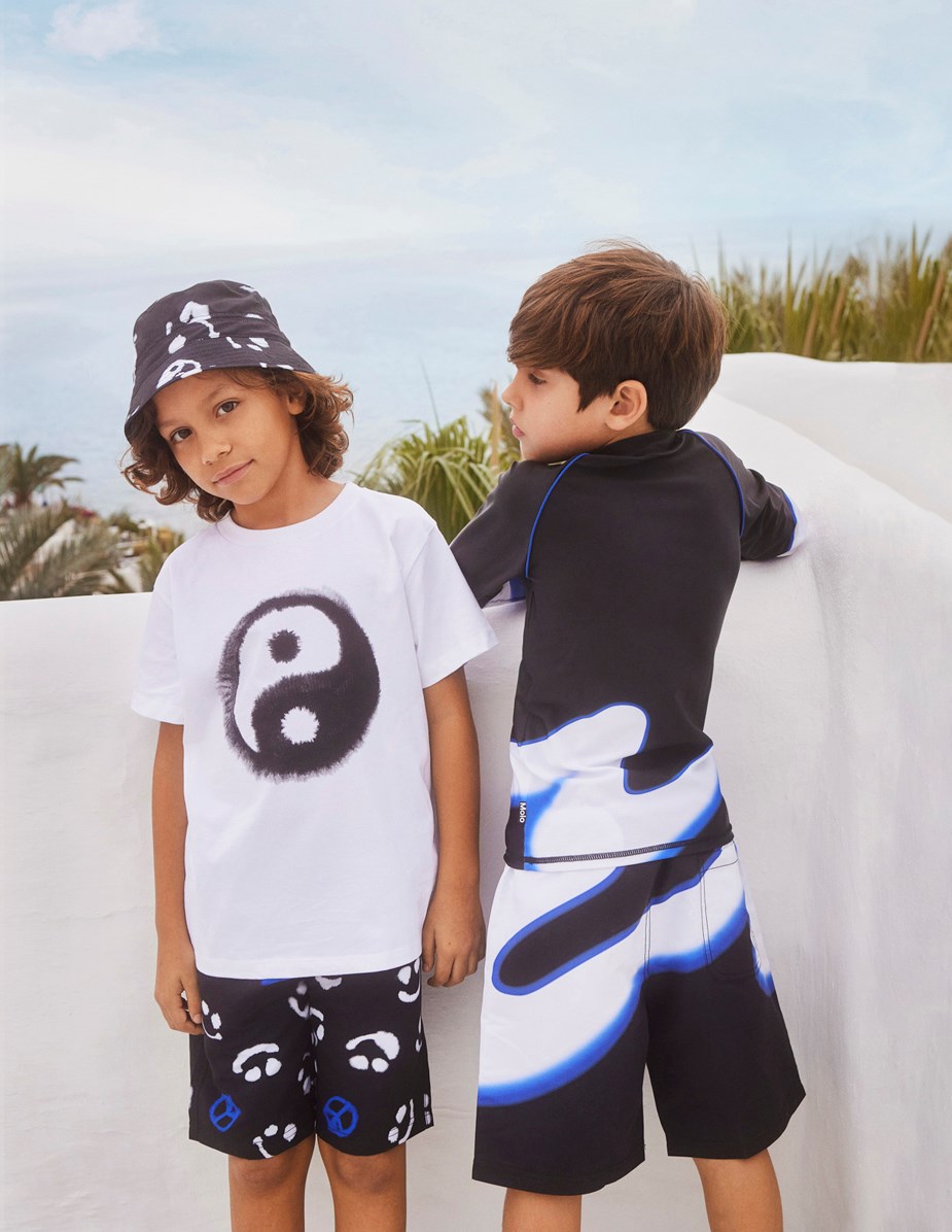 Niks - Blue Signs - Sort bøllehat med print af glade emojis, peacetegn og yin og yang symboler