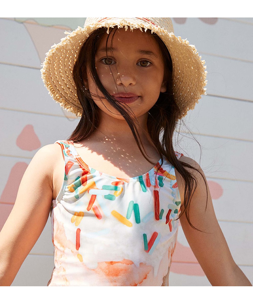 Bucket Straw - Sandshell - Light coloured straw hat with red ties 