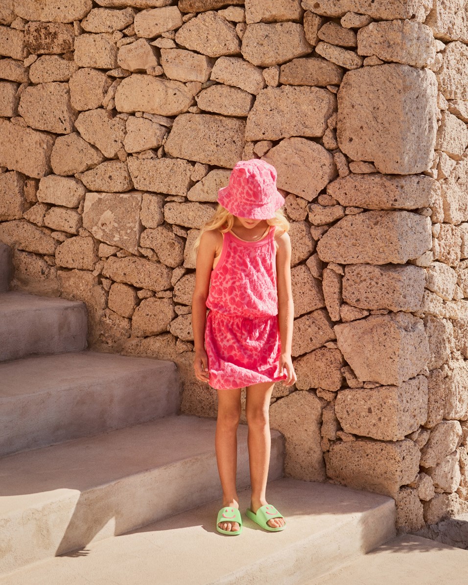 Siks - Lemon Quotes - Pink bucket hat for children made of soft cotton terry with a citrus pattern.