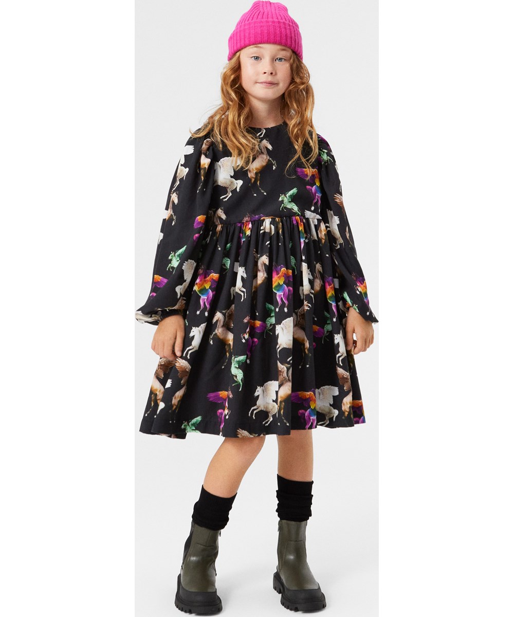 Karli - Baya Pink - Dark pink rib-knitted beanie with roll up and Molo's logo on the front.