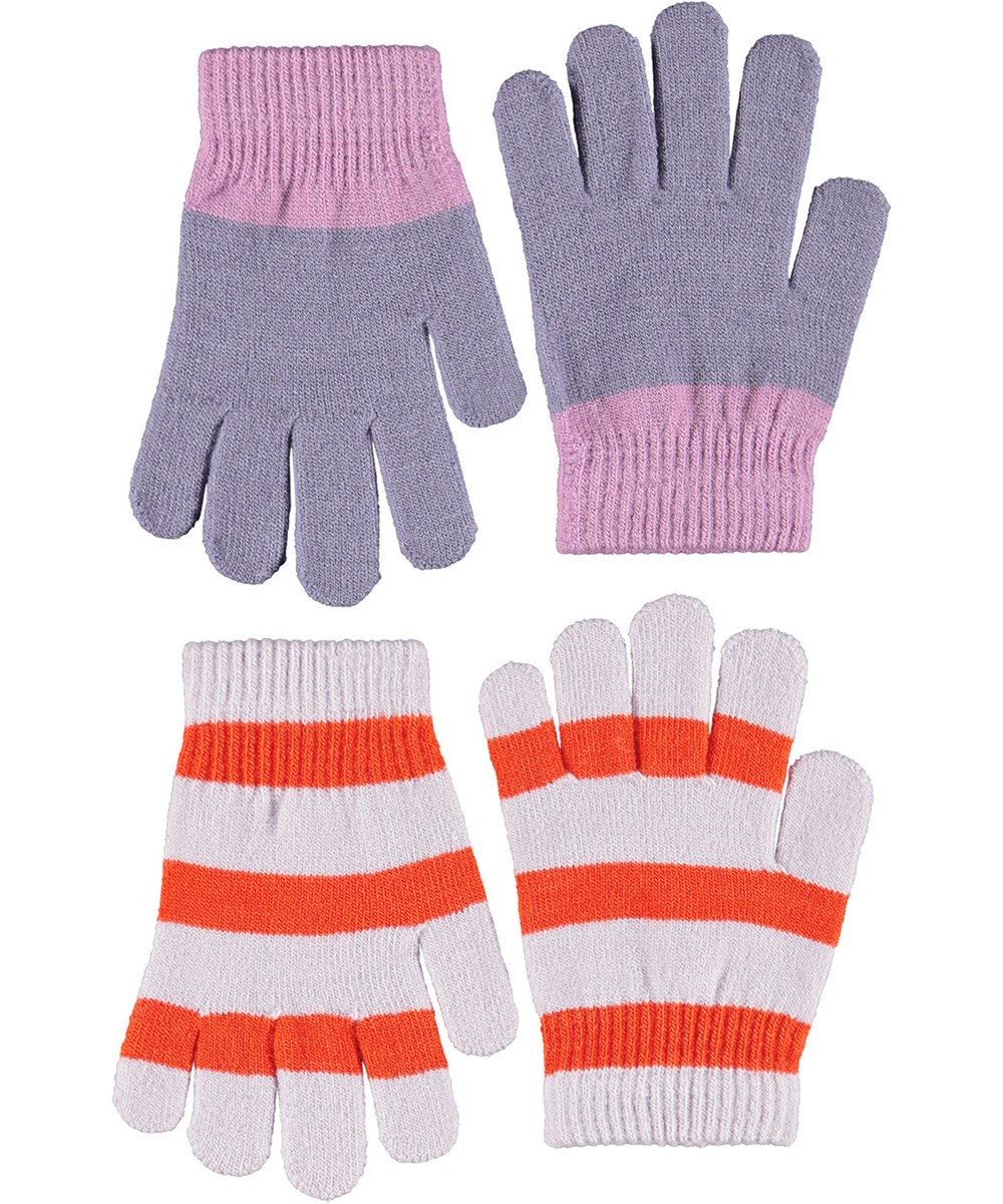 Kei - Daybreak - 2-pack of knitted gloves for children. One in shades of purple and the other in grey and red stripes.