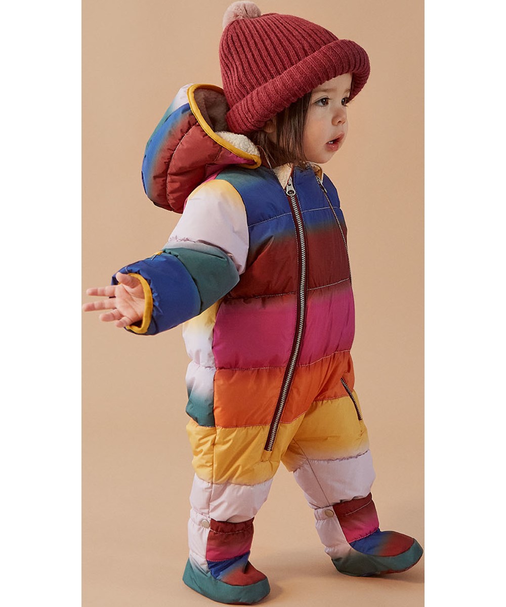 Kikki - Rosewood - Dark red knit hat with a fur pom pom