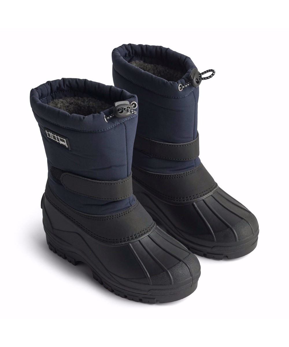 Driven - Dark Night - Praktische Winterstiefel für Kinder in dunkelblau mit einer robusten und rutschfesten schwarzen Sohle.