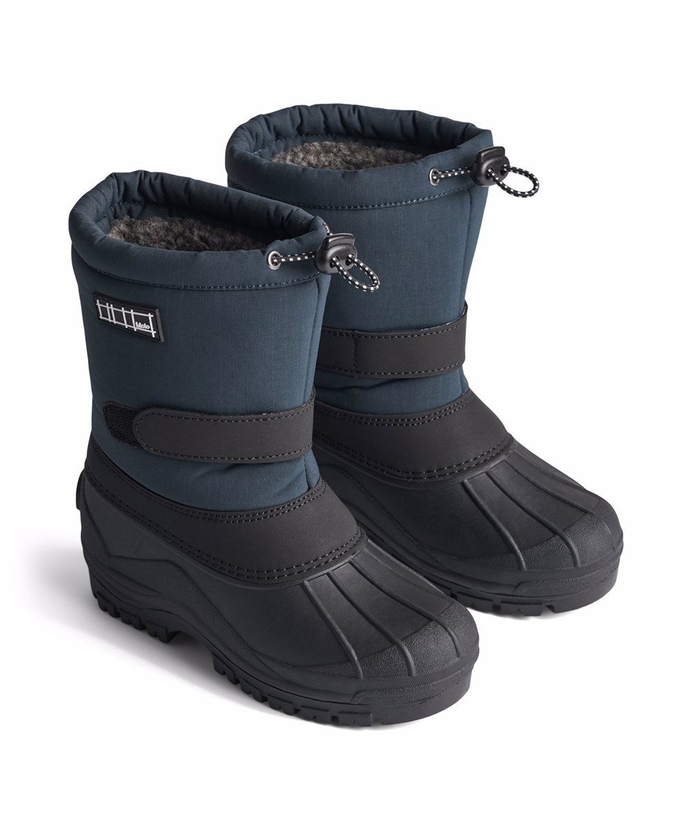 Driven - Night Navy - Praktische Winterstiefel für Kinder in Dunkelblau mit einer robusten und rutschfesten schwarzen Sohle.
