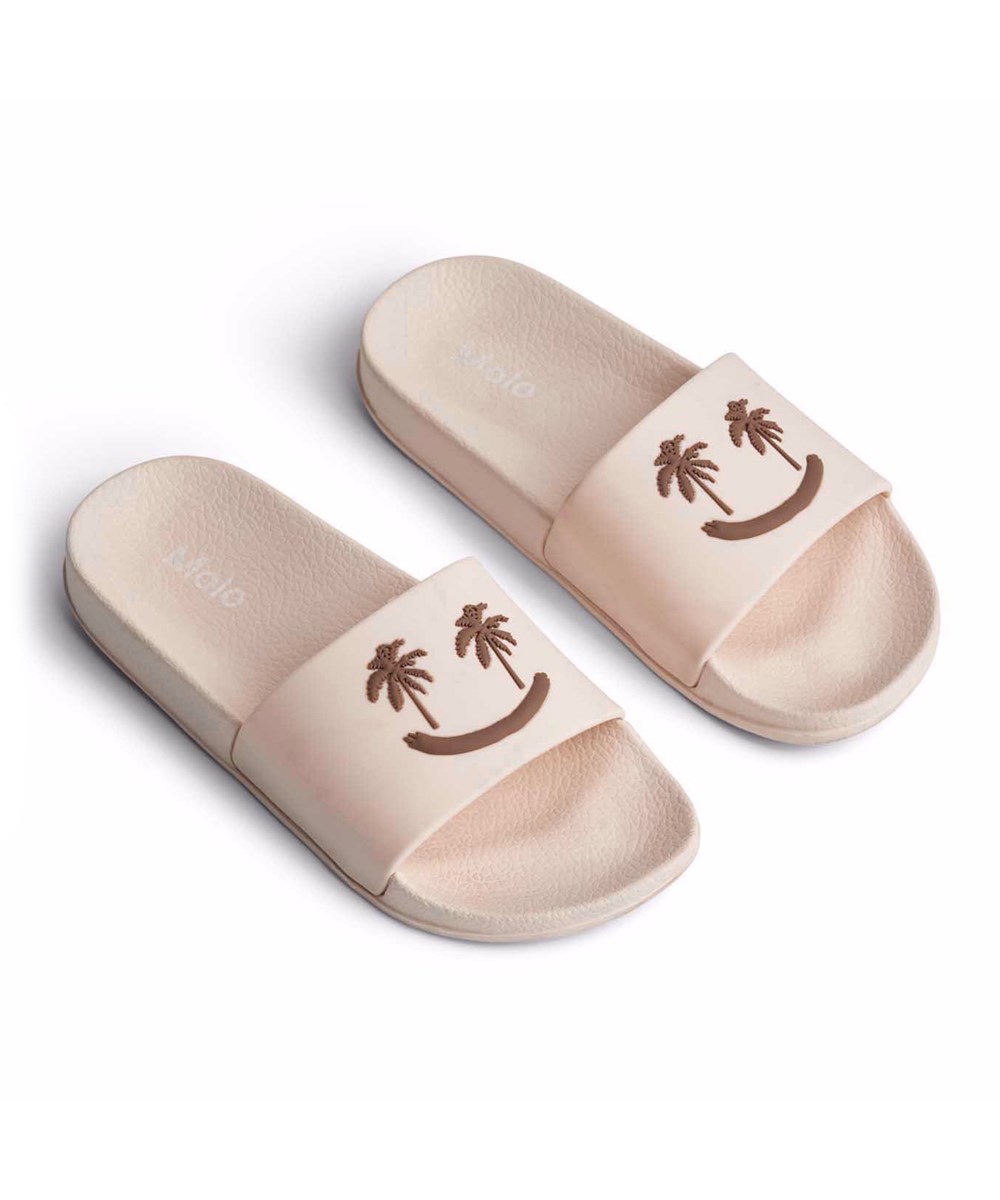 Zhappy - Brazilian Sand - Sandfarbene Kindersandalen mit einem breiten Fußriemen und geformter Innensohle.