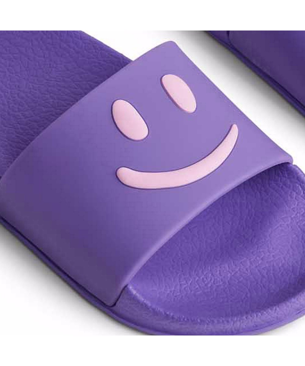 Zhappy - Purple Glo - Lila Kindersandalen mit breitem Fußriemen und geformter Innensohle.