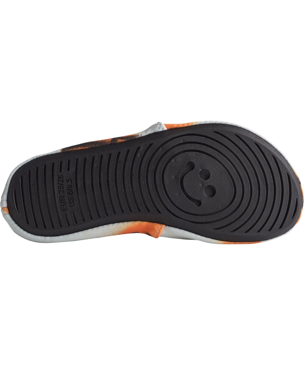 Zimba - Mini Basket - Graue, leichte Wasserschuhe aus recyceltem Polyester mit einem Korbmuster. Schützen vor Muscheln und kleinen Steinen im Wasser.