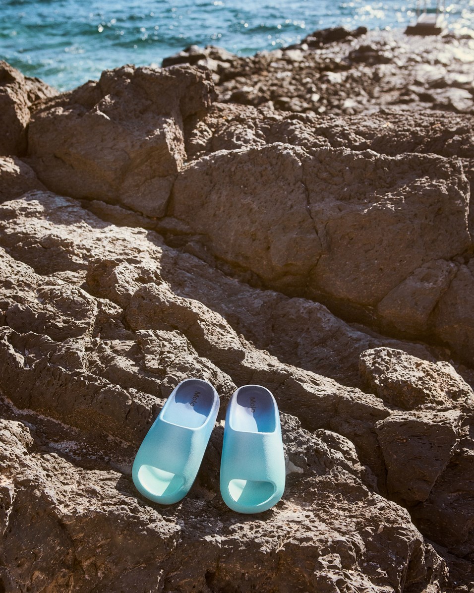 Zion - Ocean Fade - Wasserabweisende blaue Badeslipper für Kinder.