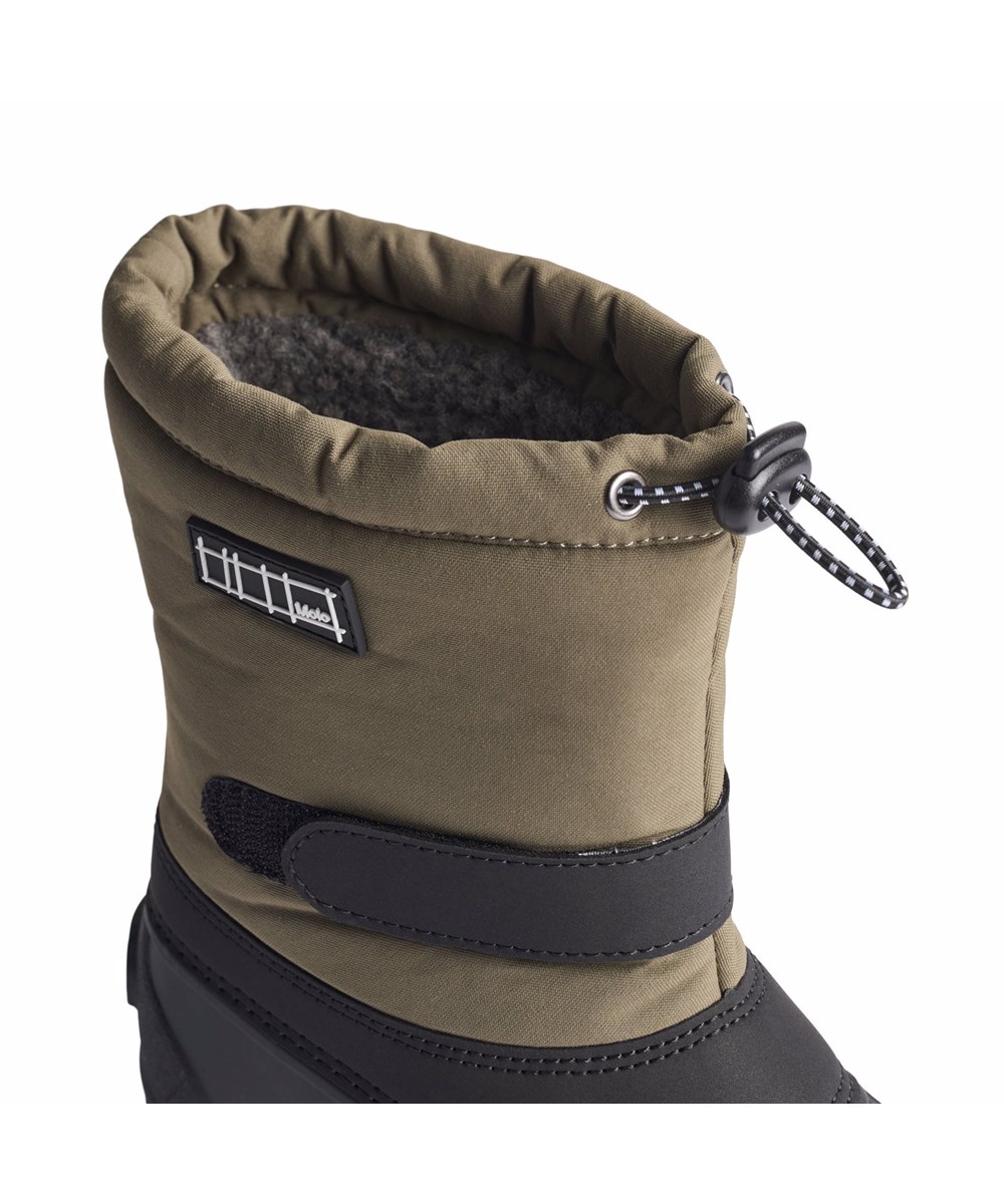Driven - Bark Green - Practical winter boots in green with a sturdy and non-slip black sole.