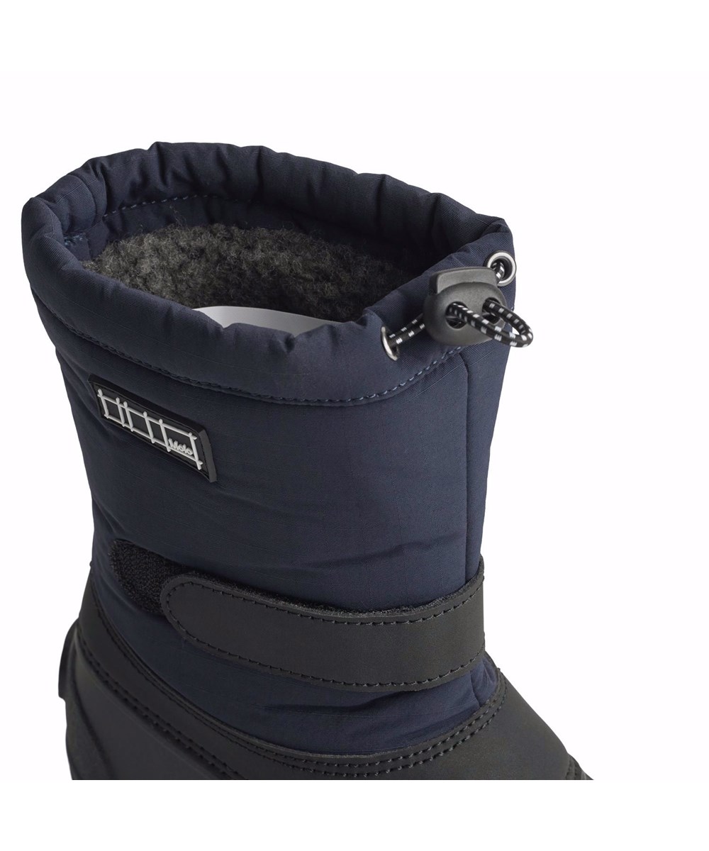 Driven - Dark Night - Practical winter boots for children in dark blue with a sturdy and non-slip black sole.
