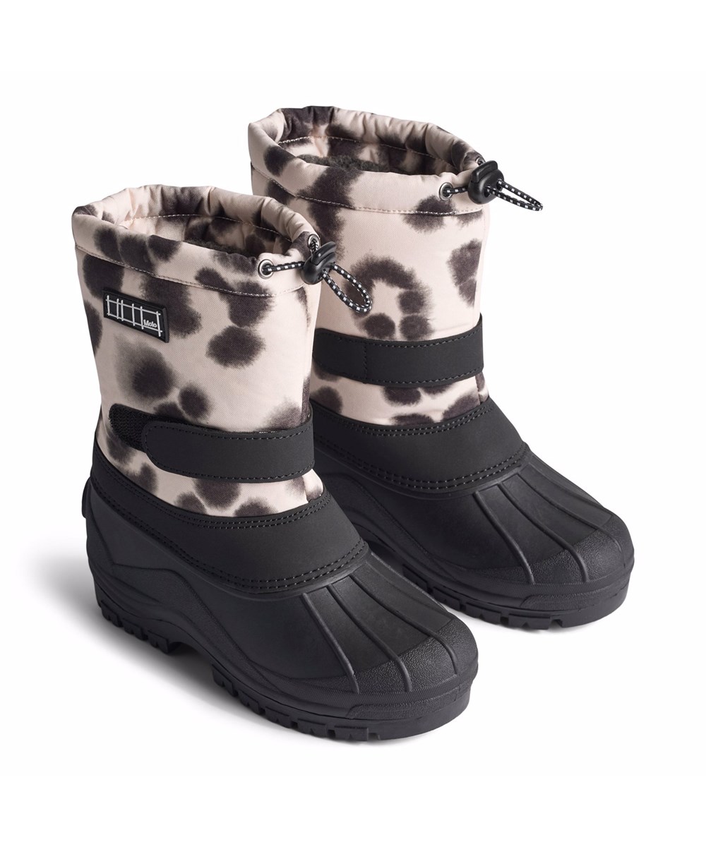 Driven - Snow Leo - Practical winter boots for children with a snow leopard-spotted print and a sturdy and non-slip black sole.