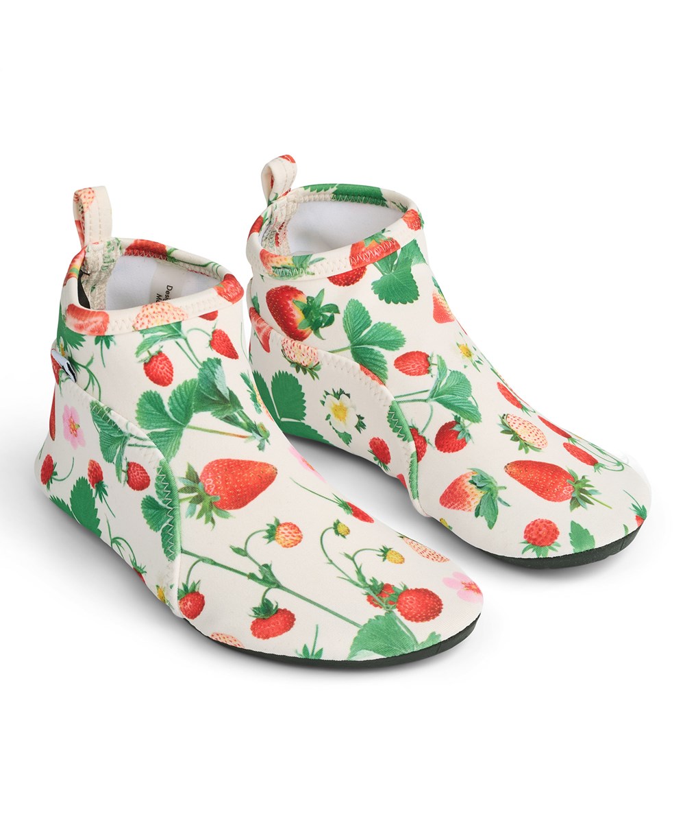 Zimba - Strawberry Field - Lightweight children's water shoes made from recycled polyester, protecting little feet from sharp shells and pebbles as they explore the sea for the first time.