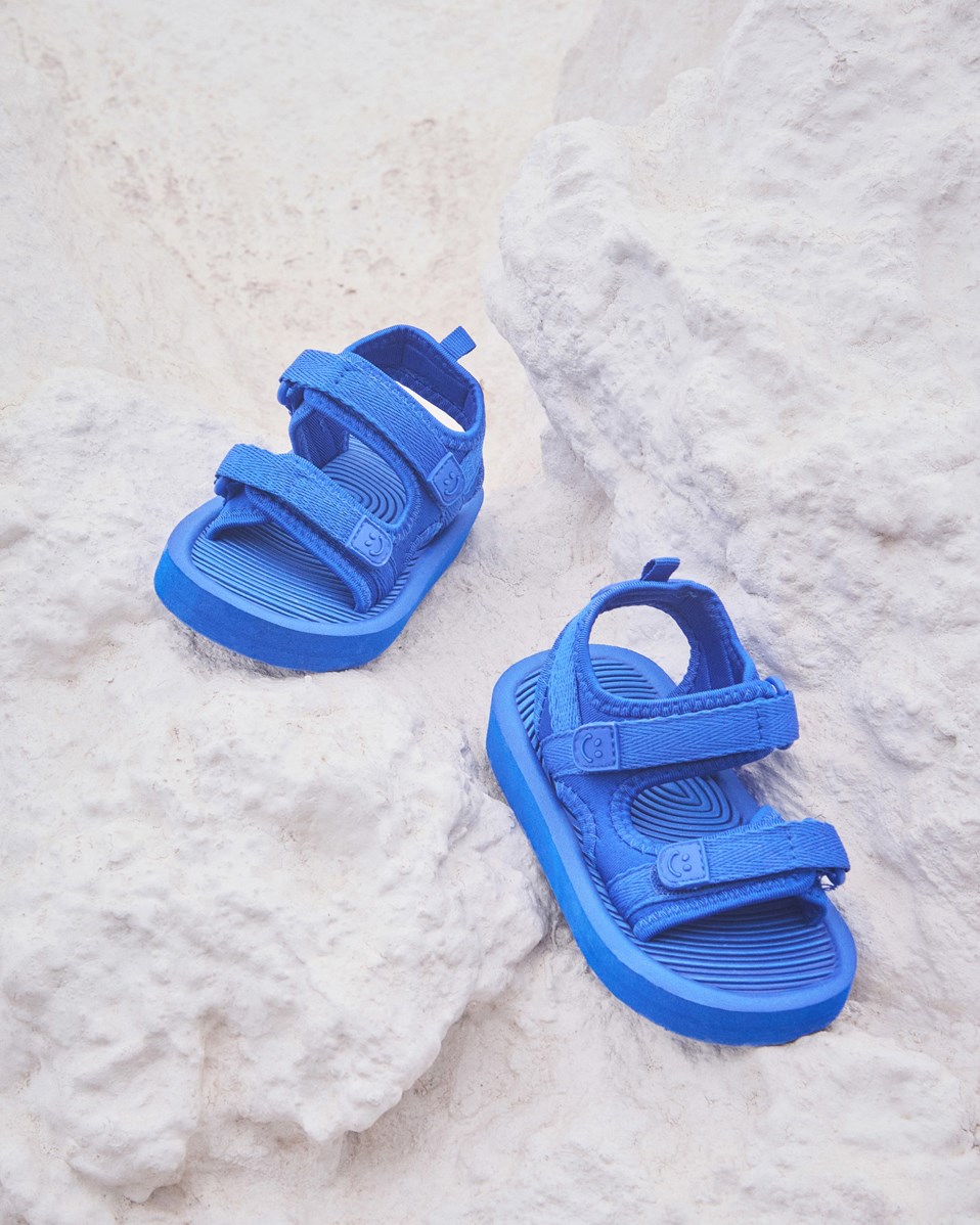 Zola - Reef Blue - Blue and sporty sandals for children with a soft foam sole.