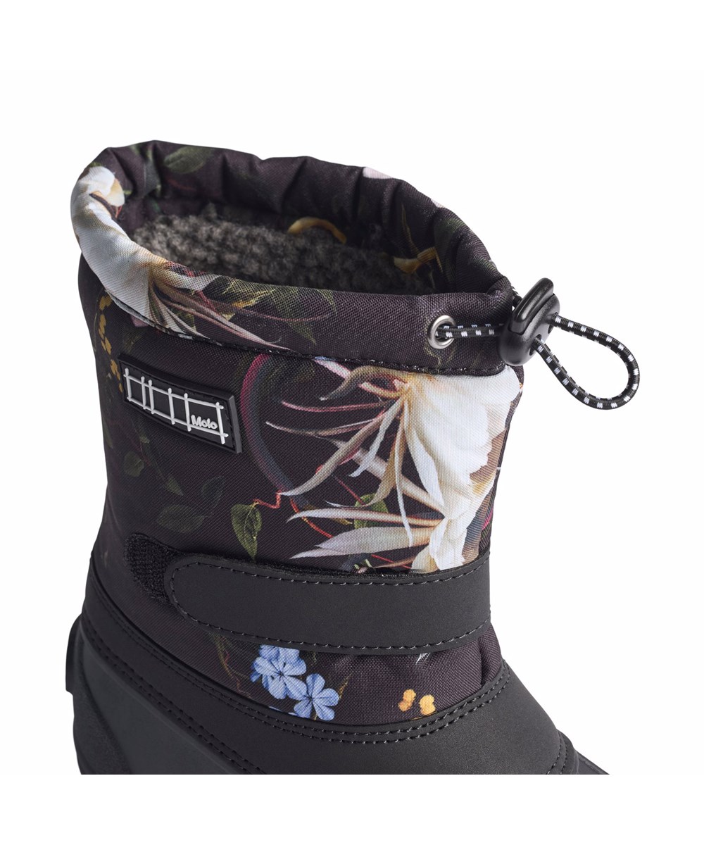 Driven - Paisley Flowers - Praktiske vinterstøvler til børn i sort med blomsterprint og en kraftig og skridsikker sort sål.