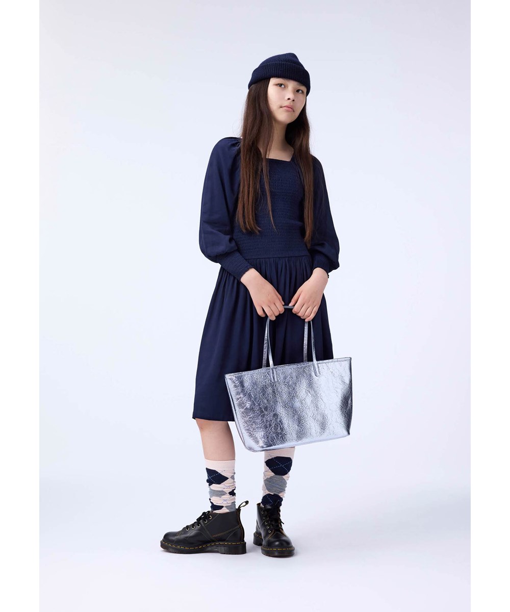 Ava Bag - Silver - Große silberne Einkaufstasche für Kinder.