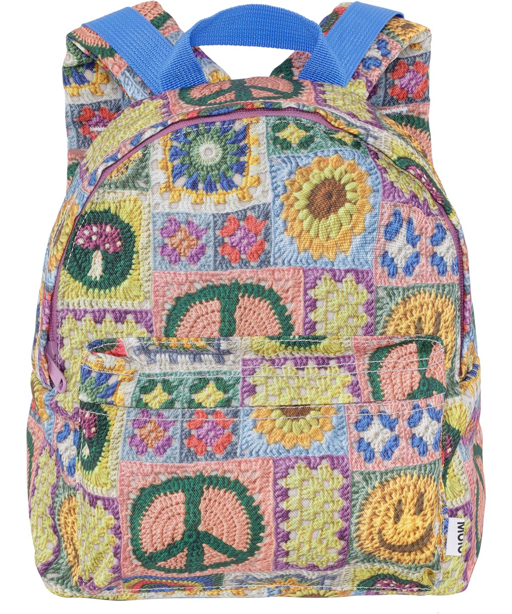 Backpack - Crochet Vibe - Geräumiger Rucksack mit buntem Häkelmuster-Print
