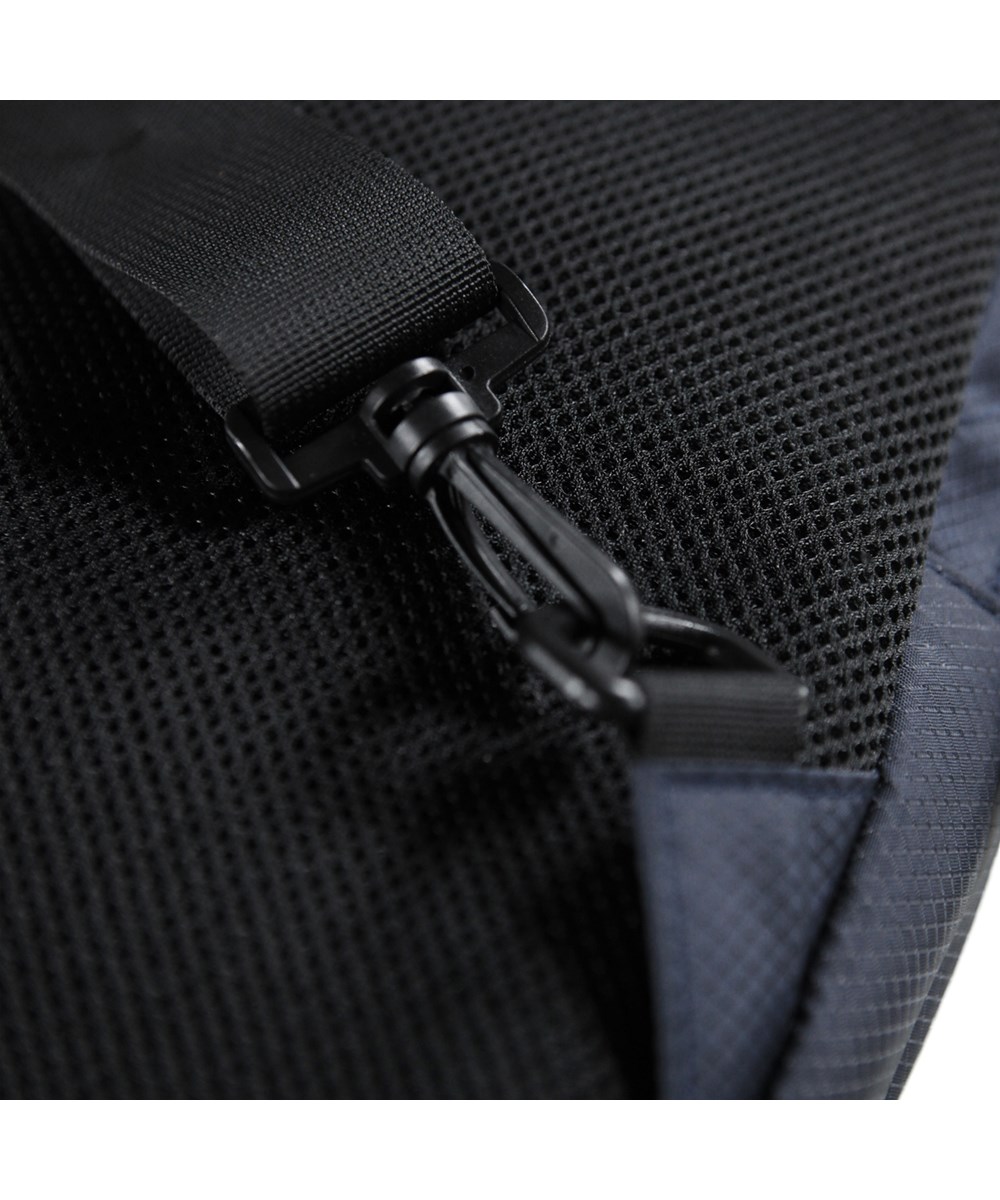 Crossover Bag Milo - Galaxy Blue - Eine kleine und leichte blaue Umhängetasche