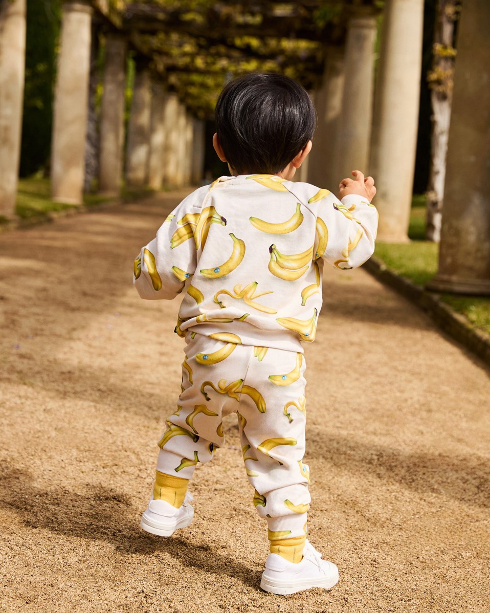 Nodda - Little Banana - 2-pack baby socks in viscose. The socks are white with fruits and yellow with smiling faces.