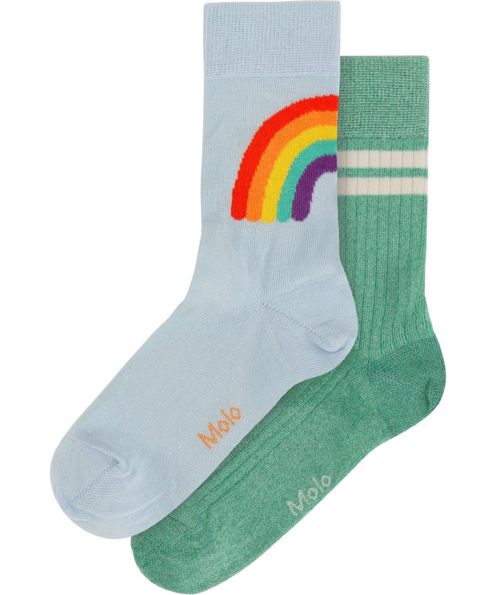 Nomi - Chalk Green - 2-pack finely knit socks with one pair in light blue with rainbow motif on top and the other pair in green glitter with two white stripes on top 